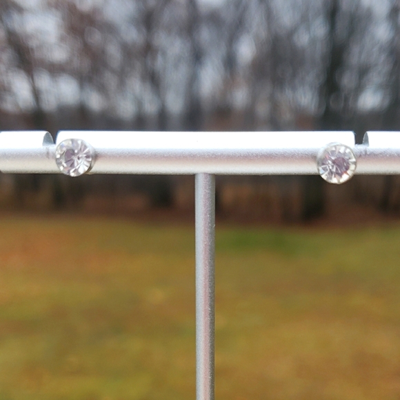 Jewelry - Diamond studs